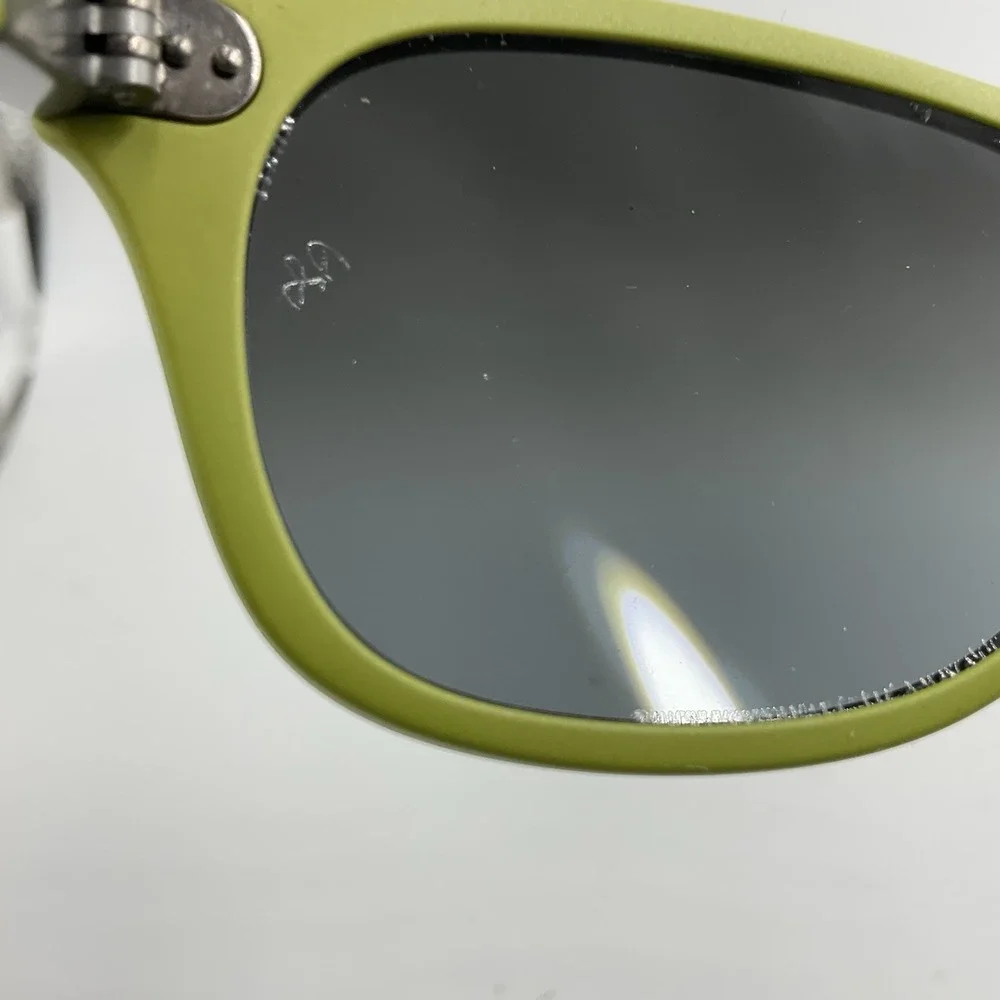 Ray-Ban Sunglasses Wayfarer Liteforce Matte Aced Green Silver Gray Lenses RB4207